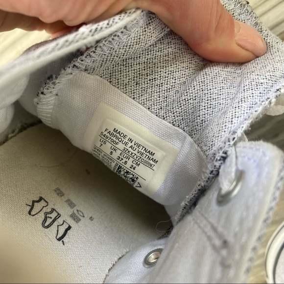 Converse Chuck Taylor All Star Classic Low Top - Picture 6 of 9